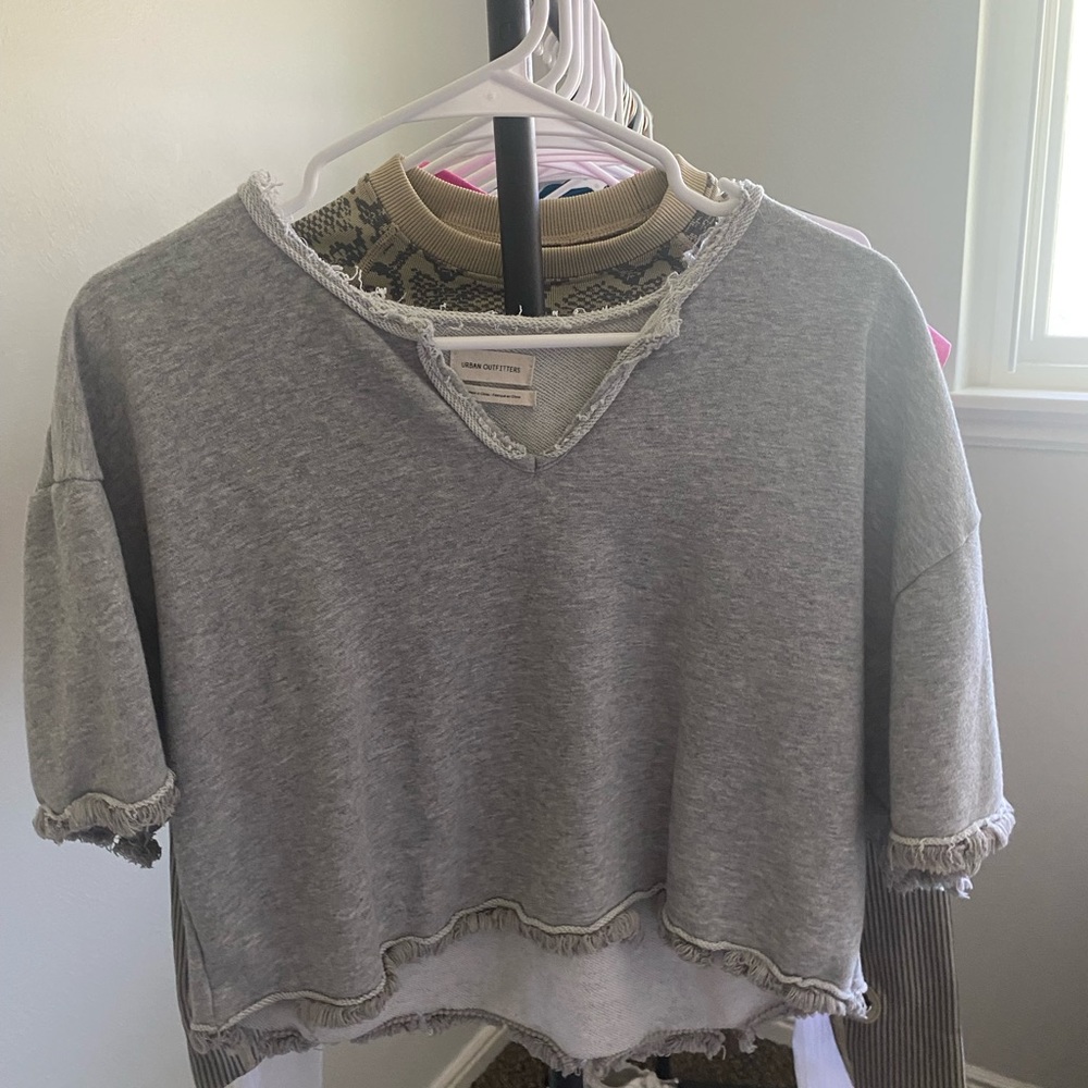 Gray t shirt NEED SOLD TODAY